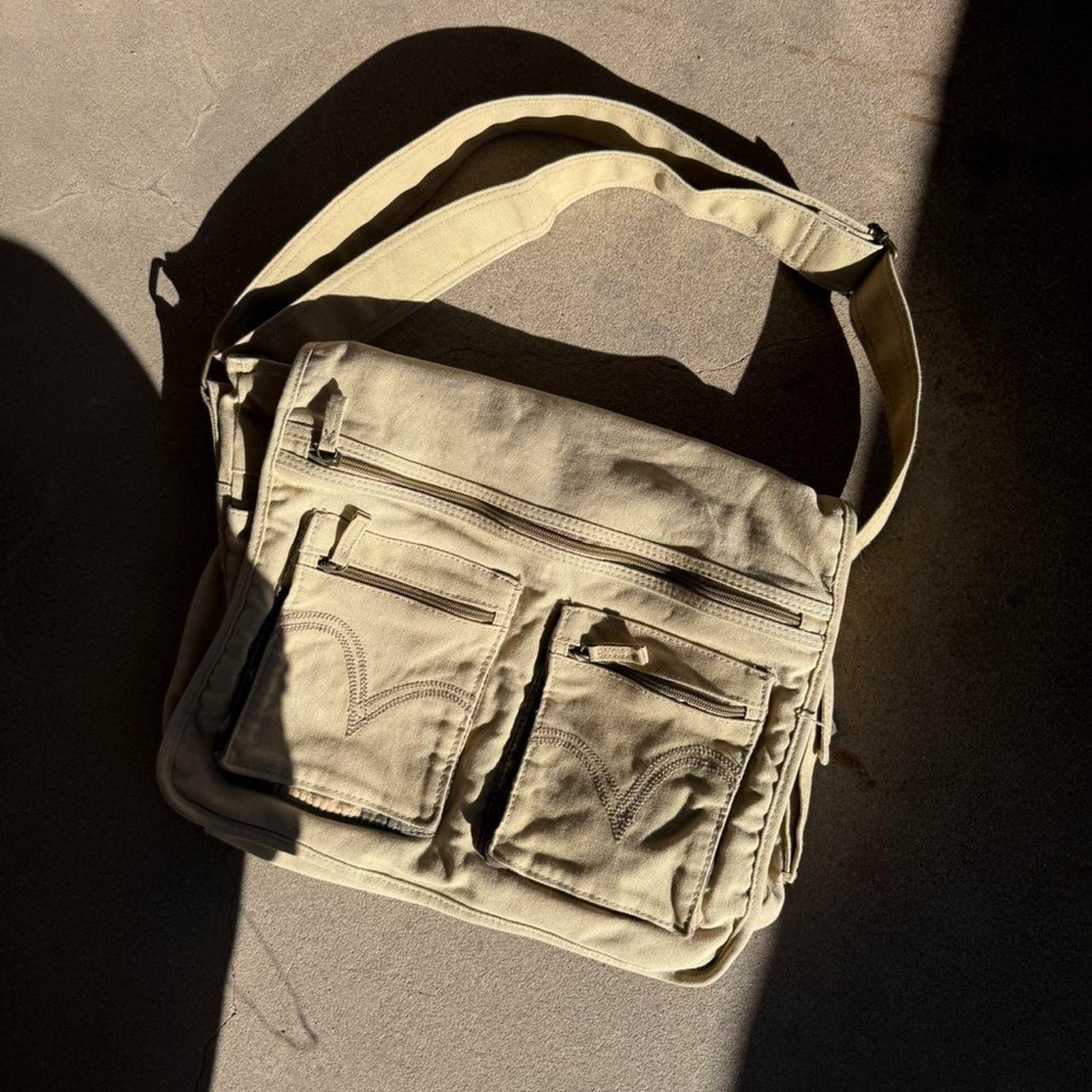Y2K Levi’s Messenger Bag
